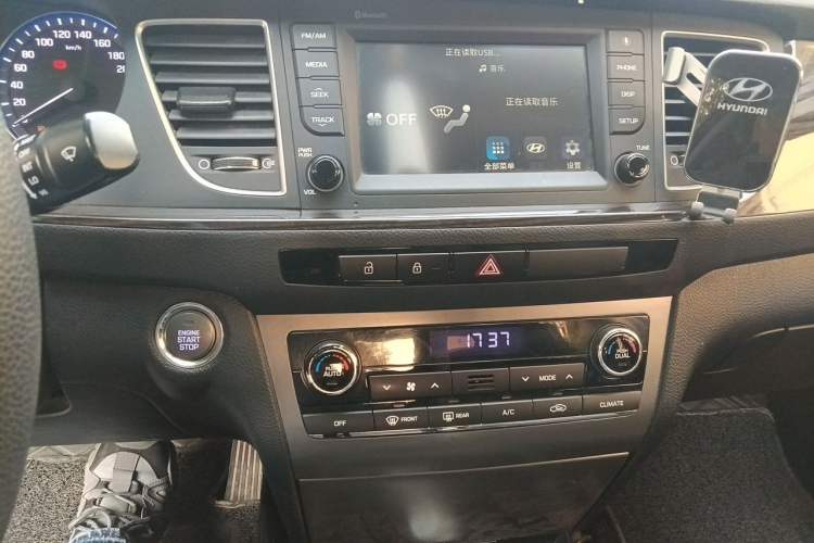 Used Hyundai Mistra 2016 1.6T Automatic Smart GLS Audio And AC Panel