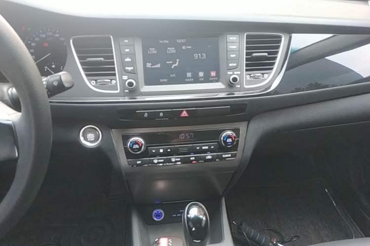 Used Hyundai Mistra 2016 1.8L Automatic Smart GLS Audio And AC Panel