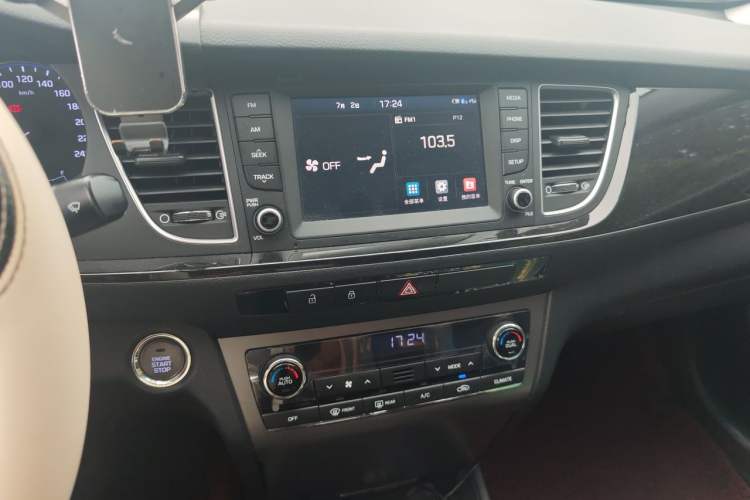 Used Hyundai Mistra 2016 1.8L Automatic Deluxe DLX Model Audio And AC Panel