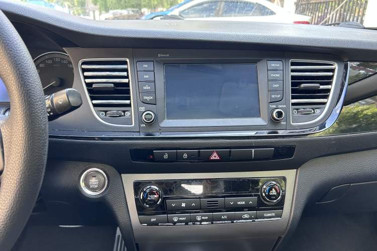 Used Hyundai Mistra 2016 1.8L Automatic Smart GLS Audio And AC Panel