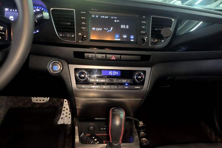 Used Hyundai Mistra 2016 1.8L Automatic Deluxe DLX Model Audio And AC Panel
