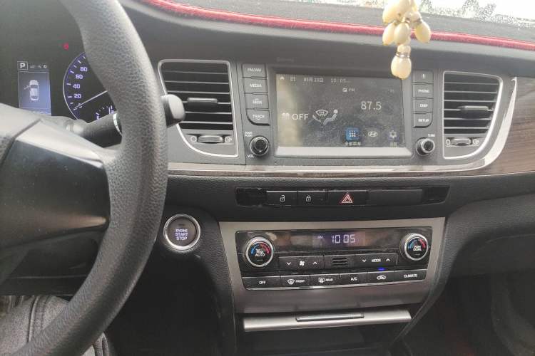 Used Hyundai Mistra 2016 1.6T Automatic Smart GLS Audio And AC Panel