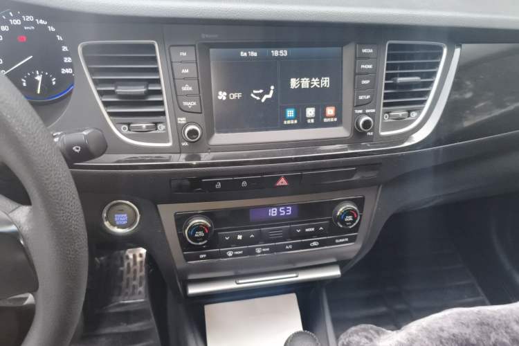 Used Hyundai Mistra 2016 1.8L Automatic Smart GLS Audio And AC Panel