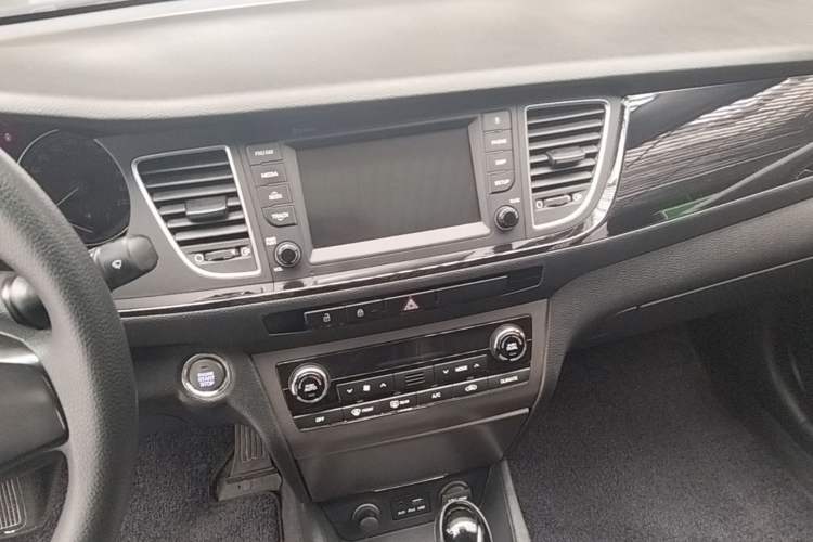 Used Hyundai Mistra 2016 1.8L Automatic Smart GLS Audio And AC Panel