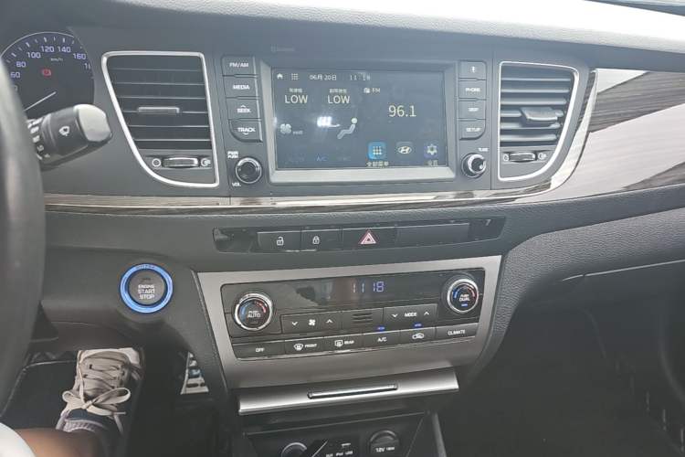 Used Hyundai Mistra 2016 1.6T Automatic Flagship TOP Model Audio And AC Panel