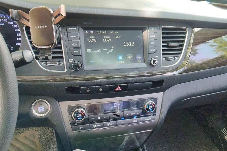 Used Hyundai Mistra 2016 1.6T Automatic Smart GLS Audio And AC Panel