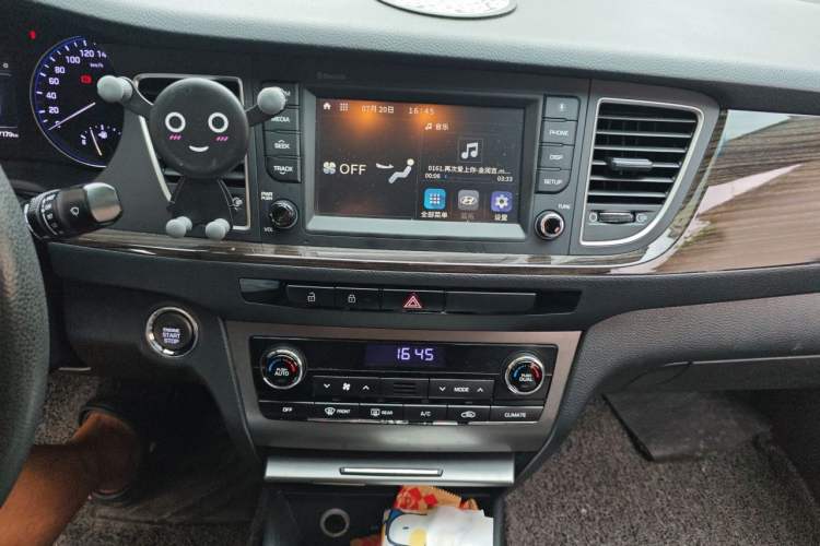 Used Hyundai Mistra 2016 1.6T Automatic Smart GLS Audio And AC Panel