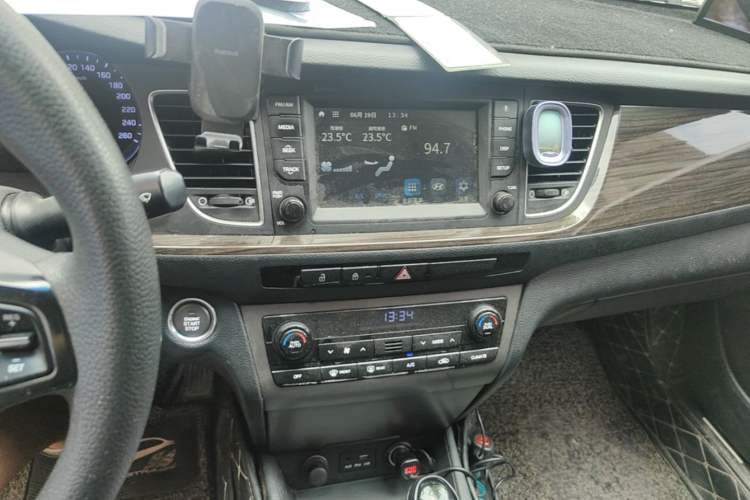 Used Hyundai Mistra 2016 1.6T Automatic Smart GLS Audio And AC Panel