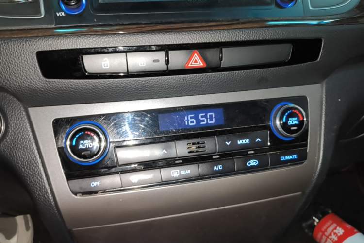 Used Hyundai Mistra 2016 1.6T Automatic Smart GLS Audio And AC Panel