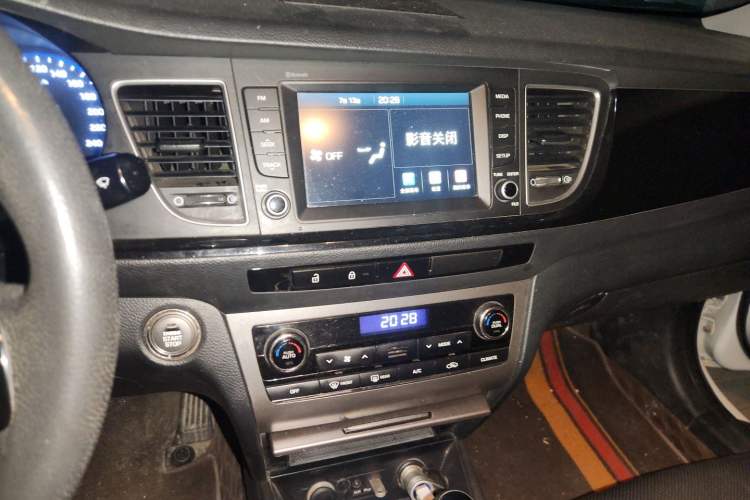 Used Hyundai Mistra 2016 1.8L Automatic Deluxe DLX Model Audio And AC Panel