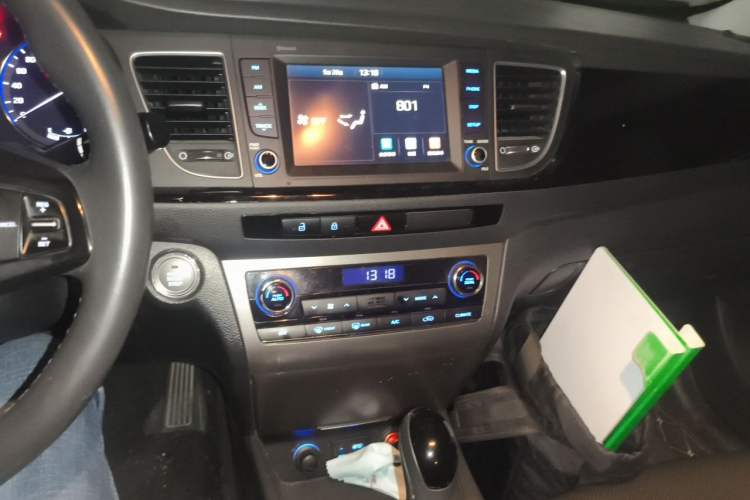 Used Hyundai Mistra 2016 1.8L Automatic Deluxe DLX Model Audio And AC Panel