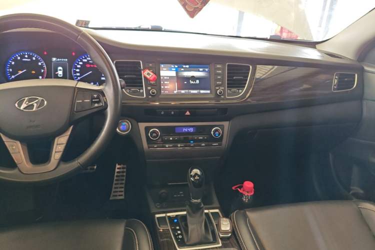 Used Hyundai Mistra 2016 1.6T Automatic Flagship TOP Model Audio And AC Panel