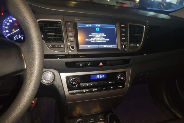 Used Hyundai Mistra 2016 1.8L Automatic Deluxe DLX Model Audio And AC Panel