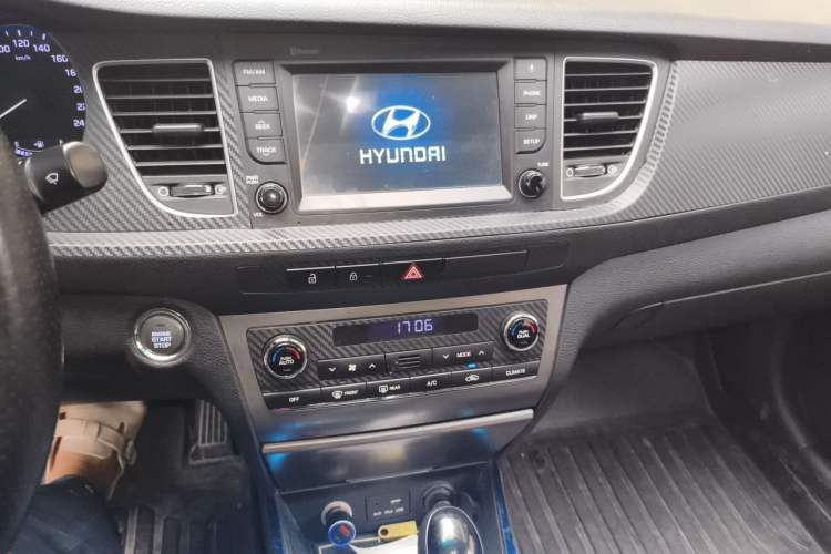Used Hyundai Mistra 2016 1.8L Automatic Deluxe DLX Model Audio And AC Panel