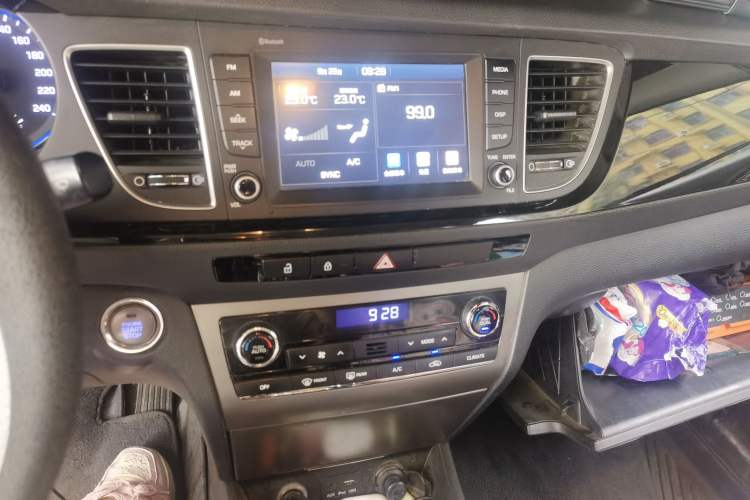 Used Hyundai Mistra 2016 1.8L Automatic Smart GLS Audio And AC Panel