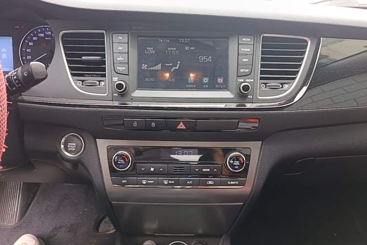 Used Hyundai Mistra 2016 1.8L Automatic Smart GLS Audio And AC Panel