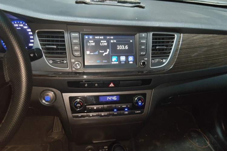 Used Hyundai Mistra 2016 1.6T Automatic Smart GLS Audio And AC Panel