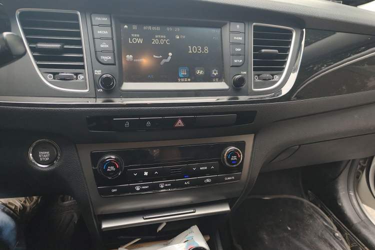 Used Hyundai Mistra 2016 1.8L Automatic Comfort GL Model Audio And AC Panel
