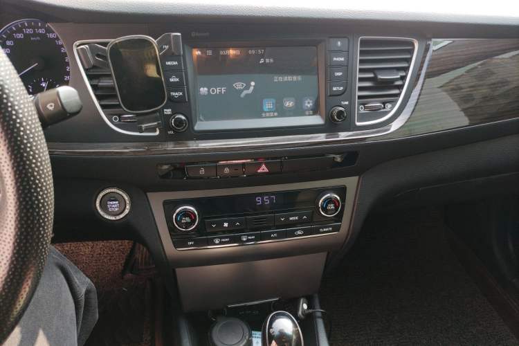 Used Hyundai Mistra 2016 1.6T Automatic Smart GLS Audio And AC Panel