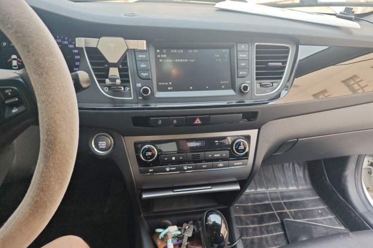 Used Hyundai Mistra 2016 1.8L Automatic Deluxe DLX Model Audio And AC Panel