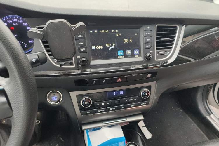 Used Hyundai Mistra 2016 1.8L Automatic Smart GLS Audio And AC Panel