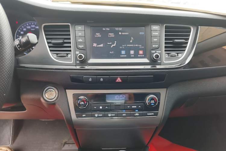 Used Hyundai Mistra 2016 1.8L Automatic Smart GLS Audio And AC Panel