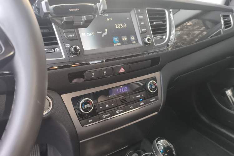 Used Hyundai Mistra 2016 1.8L Automatic Deluxe DLX Model Audio And AC Panel