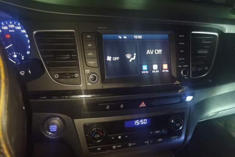 Used Hyundai Mistra 2016 1.8L Automatic Smart GLS Audio And AC Panel
