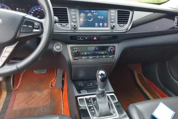 Used Hyundai Mistra 2016 1.8L Automatic Deluxe DLX Model Audio And AC Panel