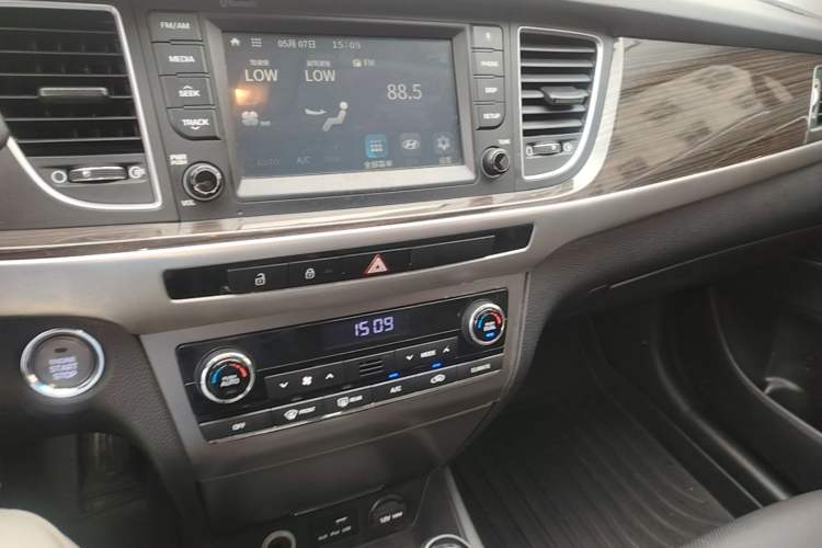 Used Hyundai Mistra 2016 1.6T Automatic Smart GLS Audio And AC Panel