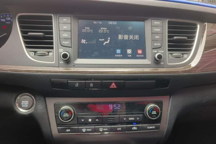 Used Hyundai Mistra 2016 1.8L Automatic Deluxe DLX Model Audio And AC Panel
