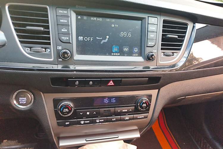 Used Hyundai Mistra 2016 1.8L Automatic Smart GLS Audio And AC Panel