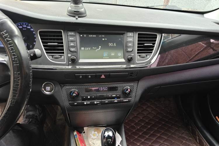 Used Hyundai Mistra 2016 1.8L Automatic Deluxe DLX Model Audio And AC Panel