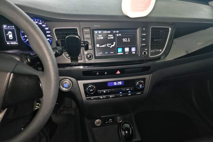 Used Hyundai Mistra 2016 1.8L Automatic Smart GLS Audio And AC Panel