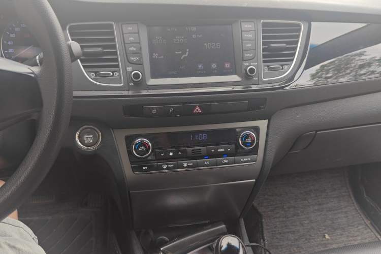 Used Hyundai Mistra 2016 1.8L Automatic Smart GLS Audio And AC Panel