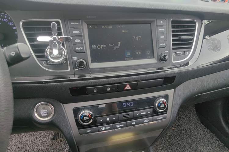 Used Hyundai Mistra 2016 1.8L Automatic Deluxe DLX Model Audio And AC Panel