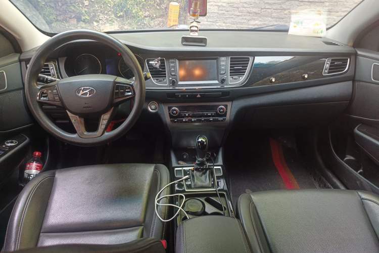 Used Hyundai Mistra 2016 1.8L Automatic Deluxe DLX Model Center Console