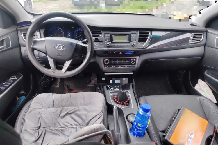 Used Hyundai Mistra 2016 1.8L Manual Comfort GL Model Center Console