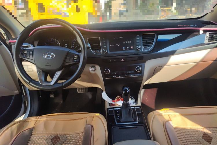 Used Hyundai Mistra 2016 1.8L Automatic Deluxe DLX Model Center Console