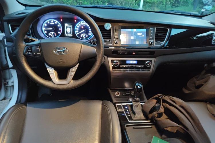 Used Hyundai Mistra 2016 1.8L Automatic Smart GLS Center Console