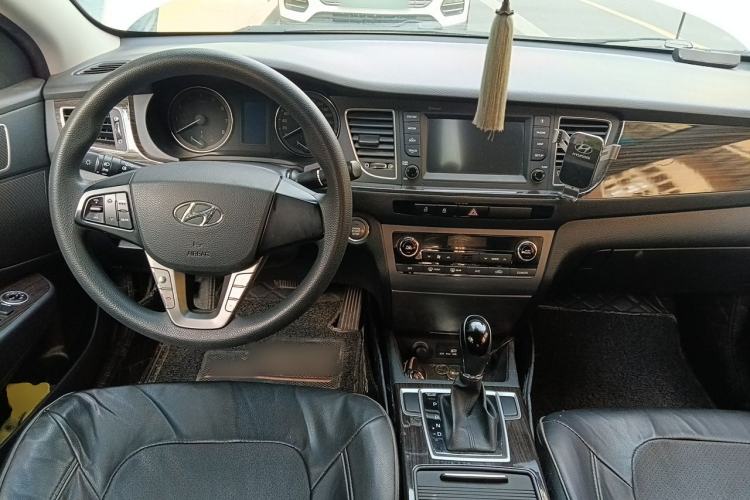 Used Hyundai Mistra 2016 1.6T Automatic Smart GLS Center Console