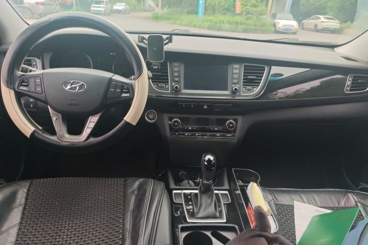 Used Hyundai Mistra 2016 1.8L Automatic Deluxe DLX Model Center Console