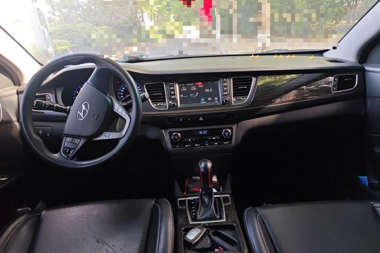 Used Hyundai Mistra 2016 1.6T Automatic Smart GLS Center Console