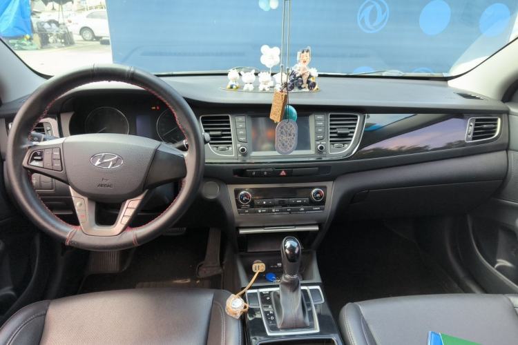 Used Hyundai Mistra 2016 1.8L Automatic Smart GLS Center Console