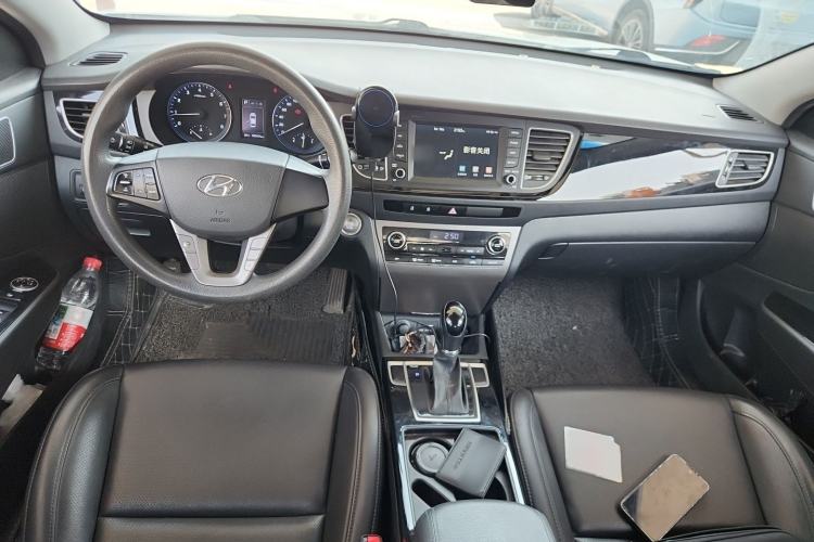 Used Hyundai Mistra 2016 1.8L Automatic Smart GLS Center Console