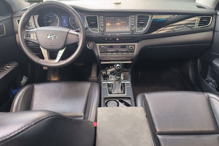 Used Hyundai Mistra 2016 1.8L Automatic Smart GLS Center Console