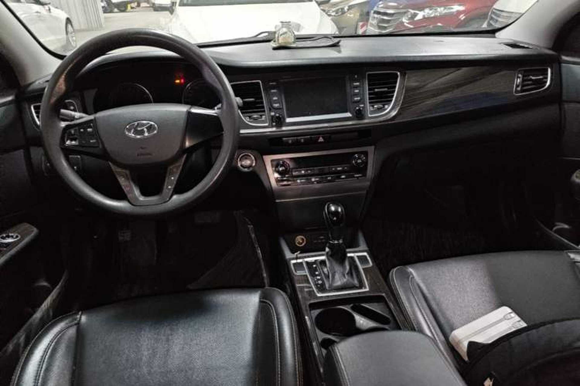 Used Hyundai Mistra 2016 1.6T Automatic Smart GLS Center Console