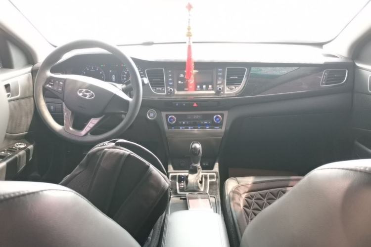 Used Hyundai Mistra 2016 1.8L Automatic Smart GLS Center Console