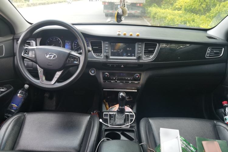 Used Hyundai Mistra 2016 1.8L Automatic Smart GLS Center Console
