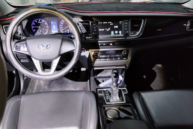 Used Hyundai Mistra 2016 1.8L Automatic Smart GLS Center Console